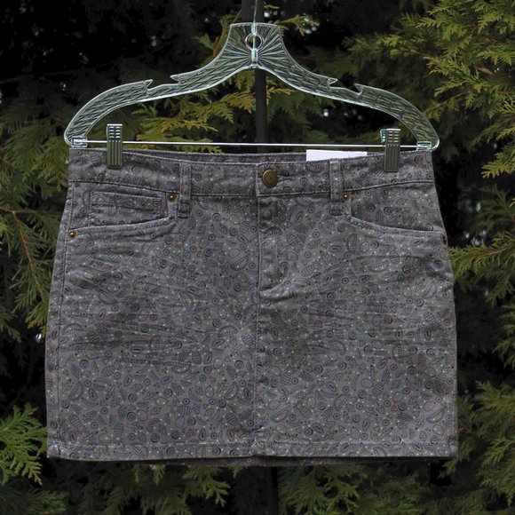 BCBGeneration "The Joey" Fruit Print Mini Skirt NWT - Picture 2 of 3